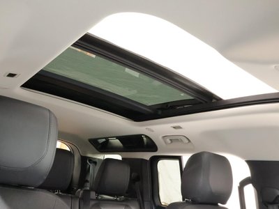 LAND ROVER DEFENDER - 3