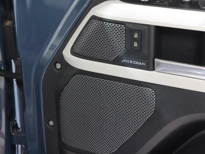 LAND ROVER DEFENDER - 10