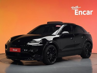 PORSCHE MACAN - 1
