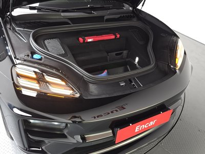 PORSCHE MACAN - 7