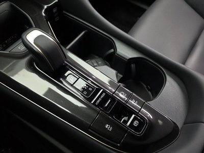 TOYOTA CROWN CROSSOVER - 9