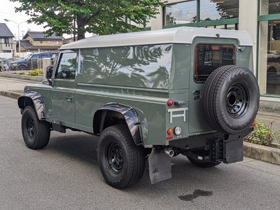 LAND ROVER DEFENDER - 9