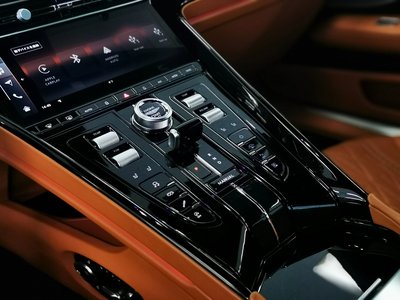 2024 Aston Martin DB12 照片 16