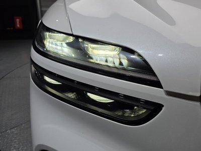 صورة 9 لـ 2021 Genesis GV70