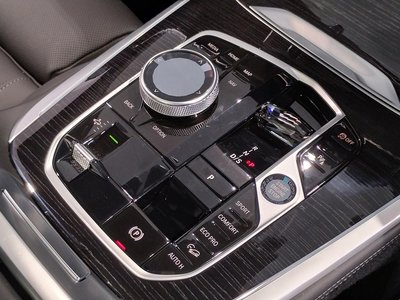 2023 BMW X7 — миниатюра 60