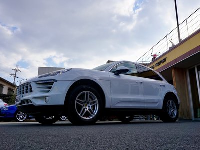 PORSCHE MACAN - 2
