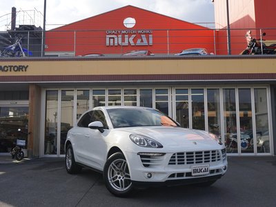 PORSCHE MACAN - 1