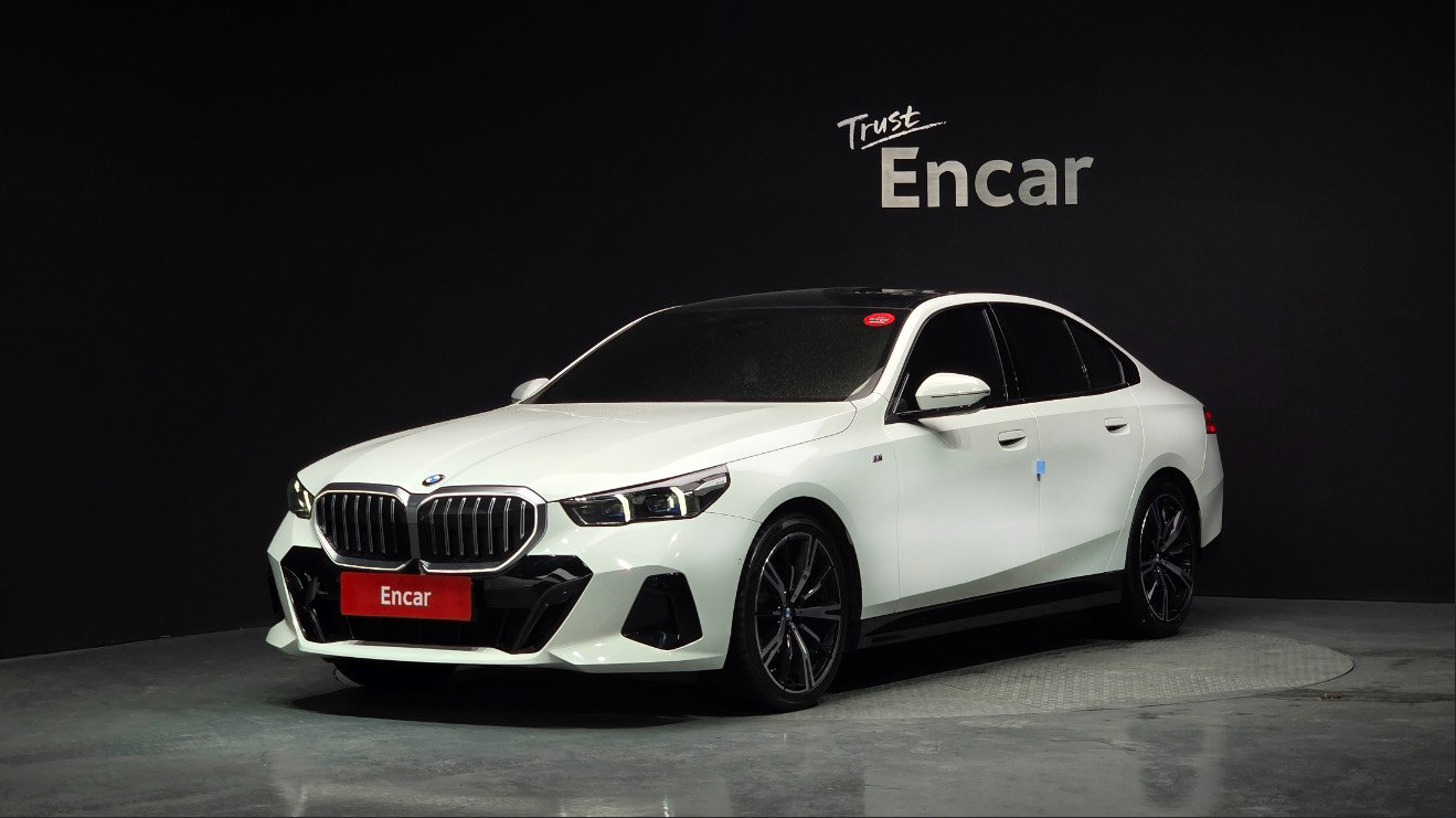 BMW 5 SERIES - View 1