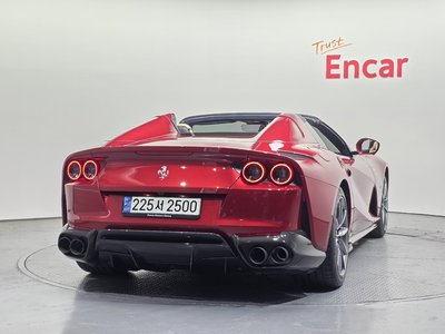 FERRARI 812 - 4