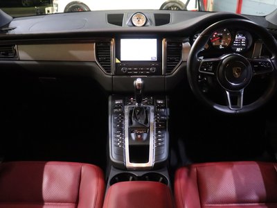 PORSCHE MACAN - 5