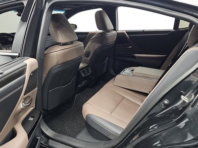 2025 Lexus ES — миниатюра 18