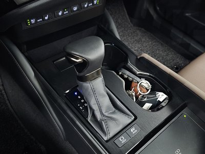 2025 Lexus ES — миниатюра 13