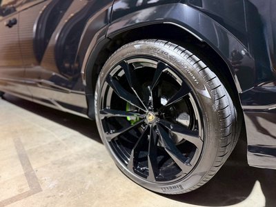 LAMBORGHINI URUS - 10