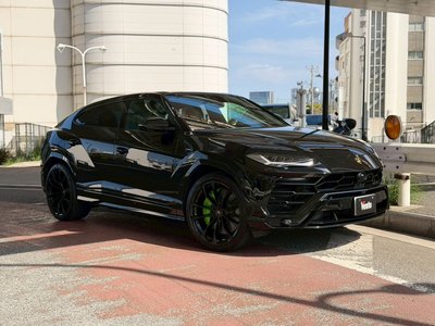 LAMBORGHINI URUS - 1