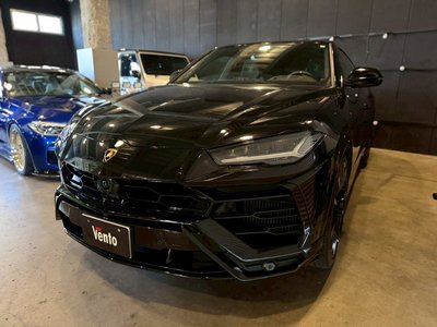 LAMBORGHINI URUS - 4