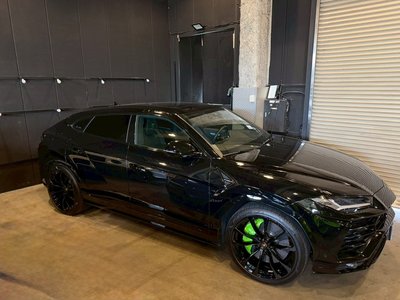LAMBORGHINI URUS - 5