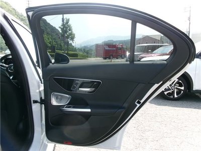 2025 Mercedes-BENZ C-CLASS 缩略图 38