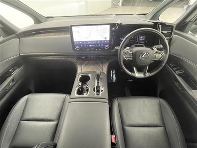 2024 Lexus LM — фото 3
