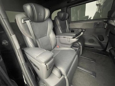 2024 Lexus LM — миниатюра 28