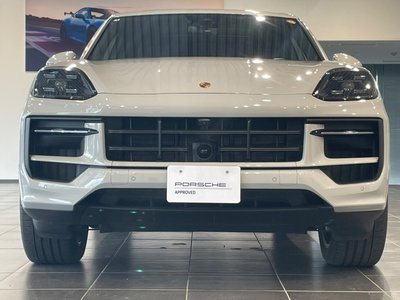 2025 Porsche CAYENNE photo 3