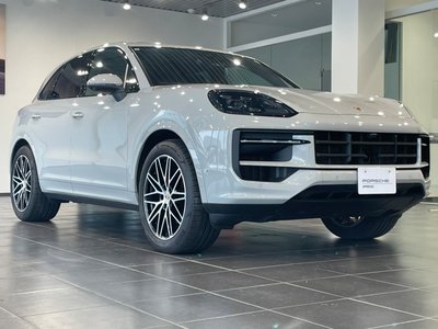 2025 Porsche CAYENNE photo 4