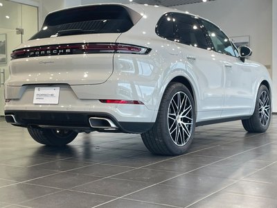 2025 Porsche CAYENNE photo 6