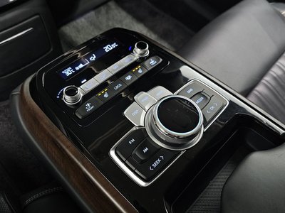 2021 Genesis G90 — миниатюра 19
