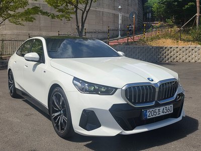 صورة 2 لـ 2024 BMW 5 SERIES