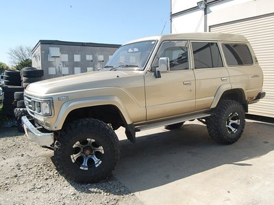 TOYOTA LAND CRUISER 60 - 3