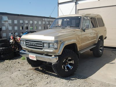 TOYOTA LAND CRUISER 60 - 2