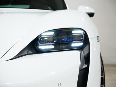 صورة 9 لـ 2022 Porsche TAYCAN