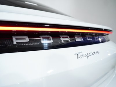 صورة 7 لـ 2022 Porsche TAYCAN