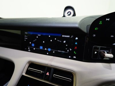 صورة مصغرة 17 لـ 2022 Porsche TAYCAN