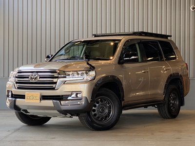 TOYOTA LAND CRUISER 200 - 1