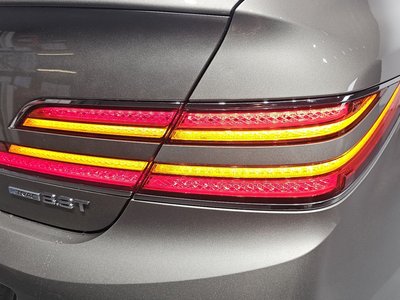 صورة 10 لـ 2020 Genesis G90