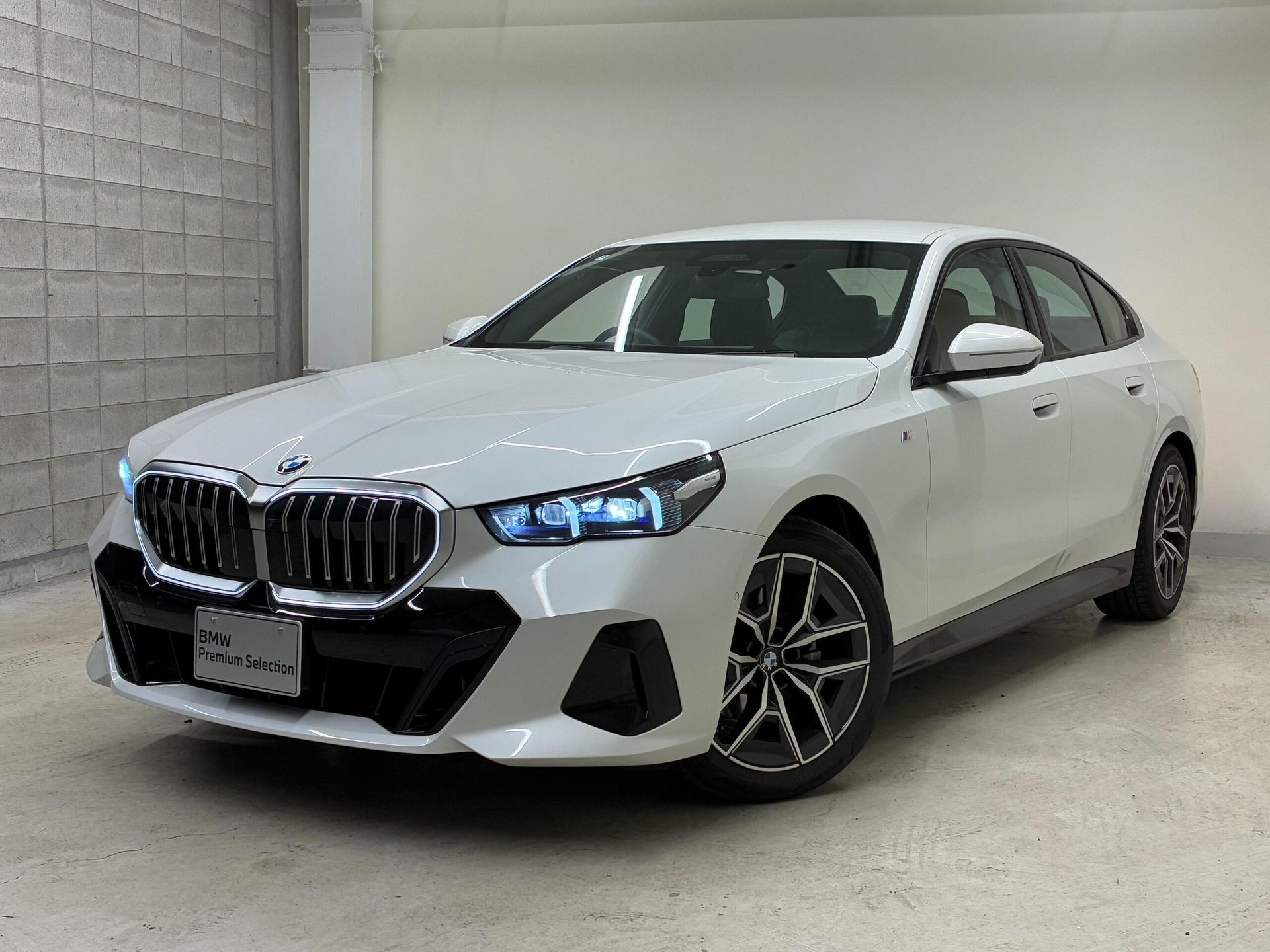 BMW 5 SERIES - View 1