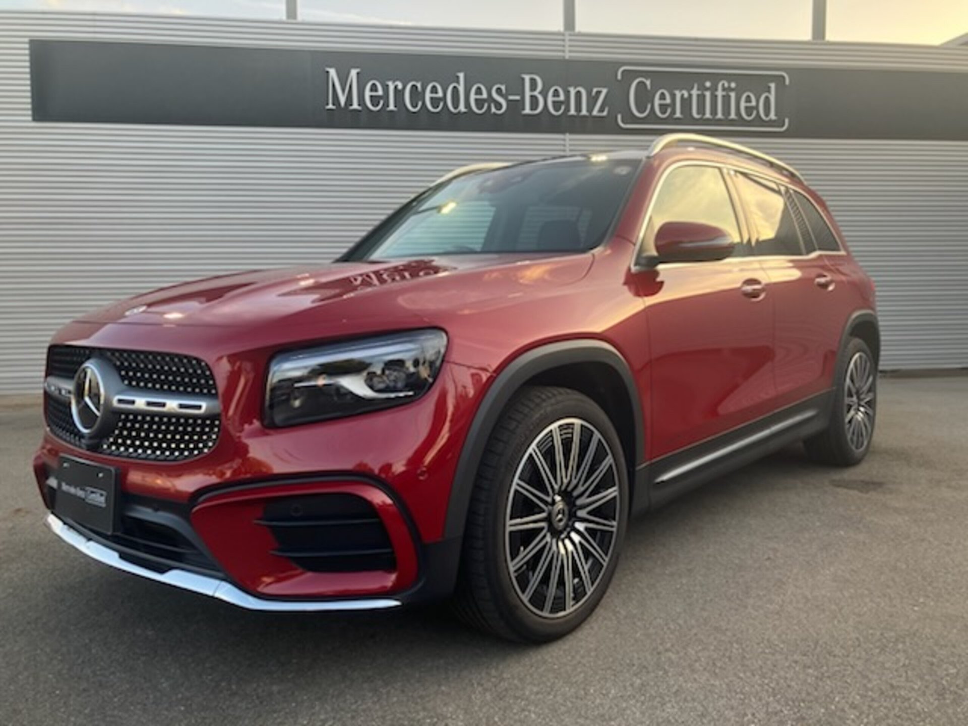 MERCEDES-BENZ GLB - View 1