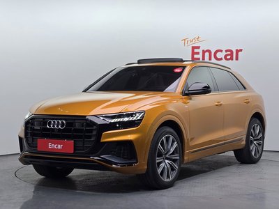 AUDI Q8 - 1