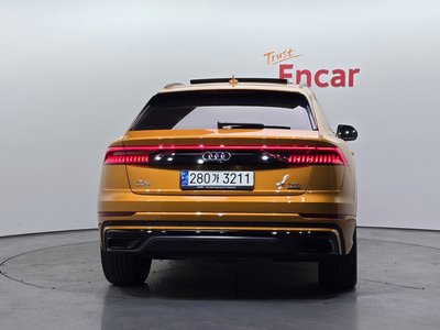 AUDI Q8 - 4