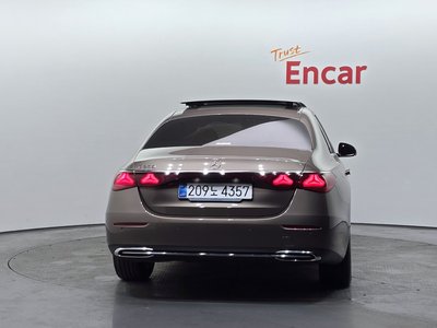 MERCEDES-BENZ E-CLASS - 4