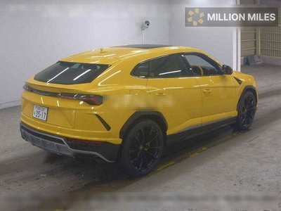 LAMBORGHINI URUS - 5