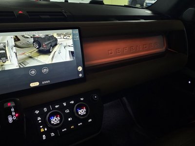 LAND ROVER DEFENDER - 9