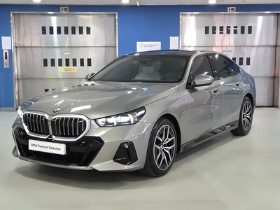BMW 5 SERIES - 1