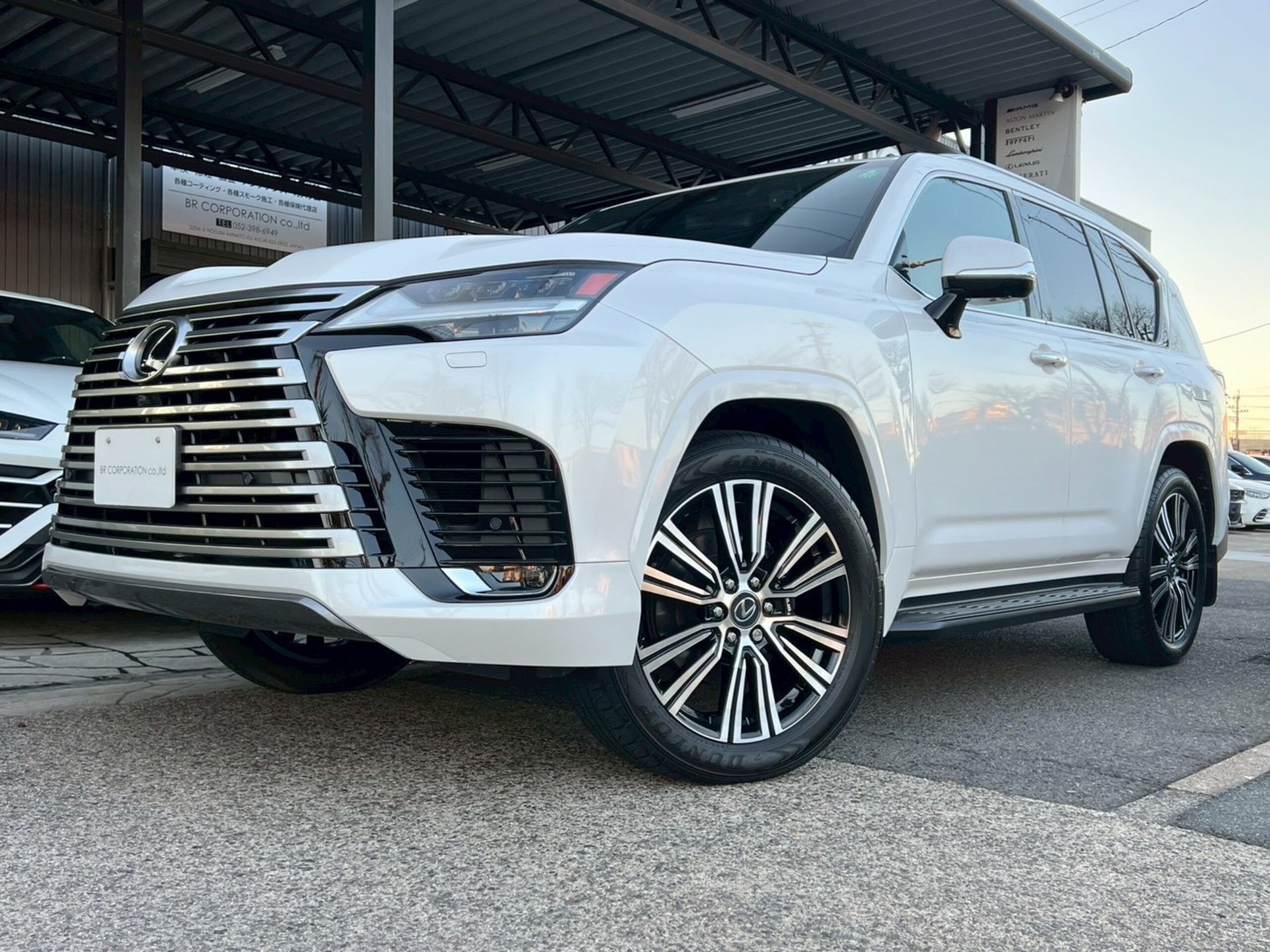 LEXUS LX - View 1