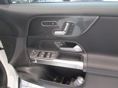 2026 Mercedes-BENZ GLB AMG — миниатюра 12