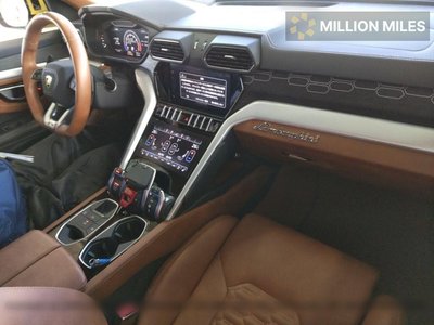 LAMBORGHINI URUS - 3