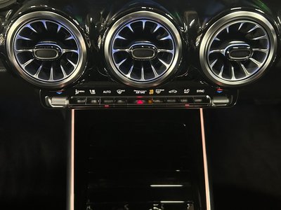 2025 Mercedes-BENZ GLB — миниатюра 20