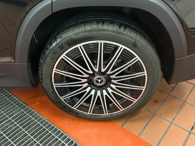2025 Mercedes-BENZ GLB — миниатюра 4