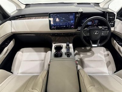 2024 Lexus LM — фото 2