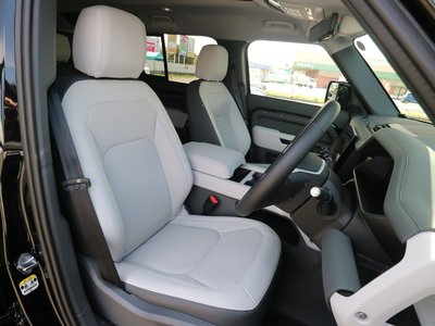 LAND ROVER DEFENDER - 10